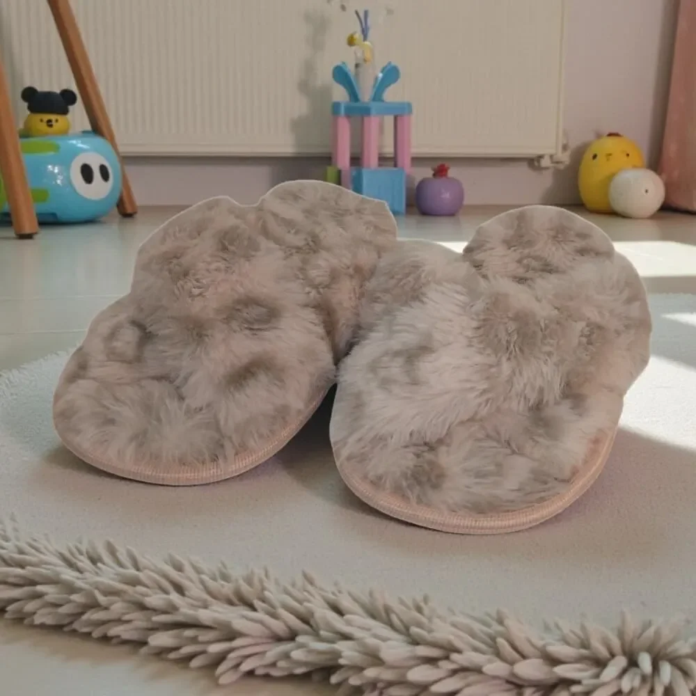Girls Faux Fur New Light Purple and Gray Slippers - Size: 13T